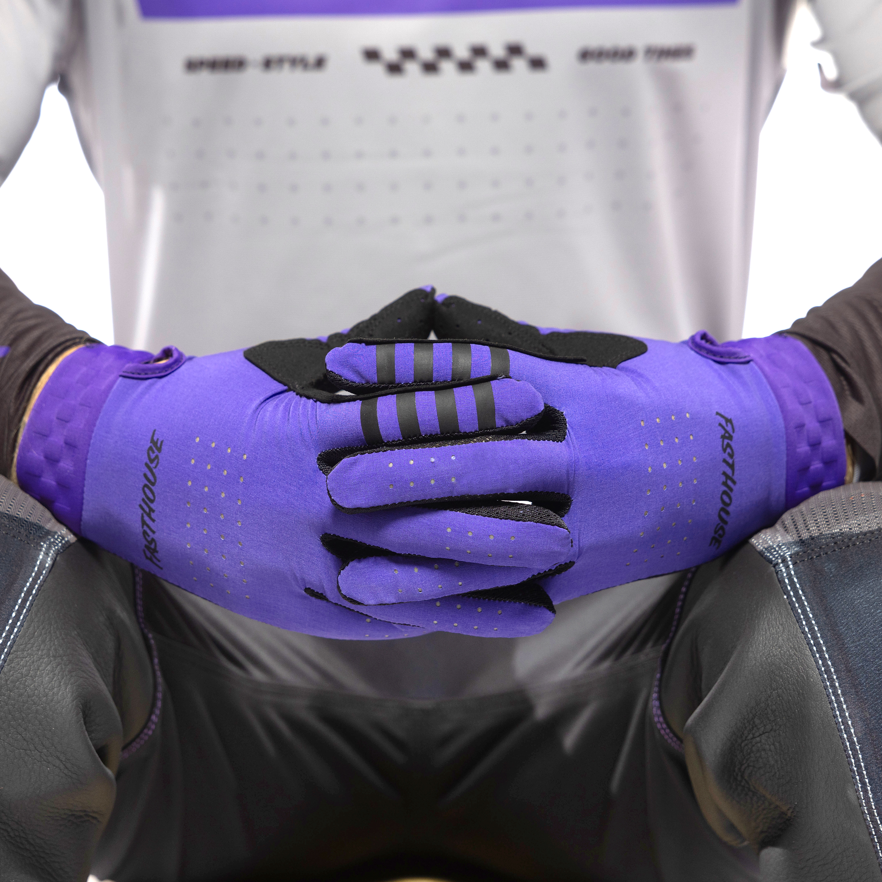 Helix Podium Glove - Purple_Detail3